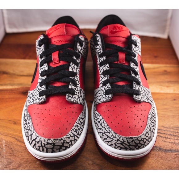 Nike iD Dunk Low Supreme Red Size 8.5 Gently Used - Picture 3 of 5